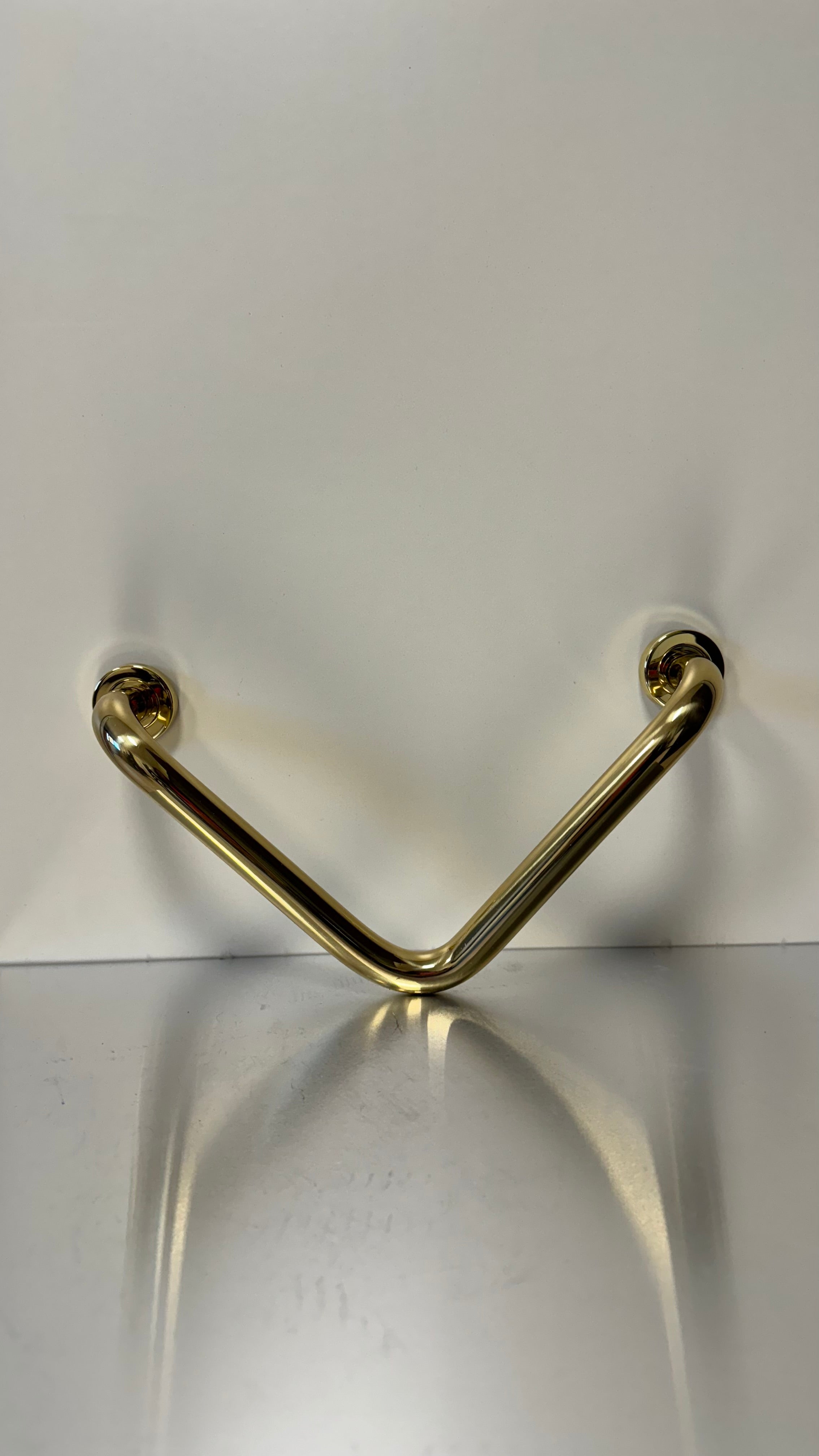 MANIGLIONE TRIANGOLO IN OTTONE CON FINITURA ORO LUCIDO VERNICIATO